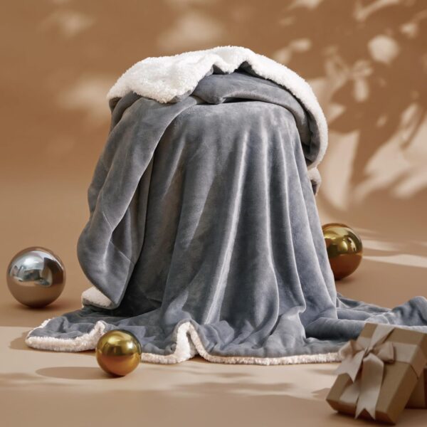 Bedsure Sherpa Fleece Throw Blanket for Couch -
